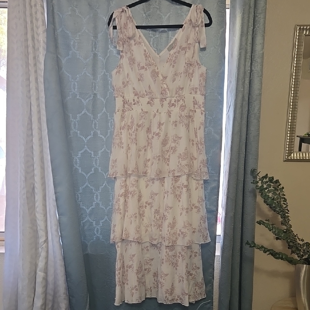 NWT Floral Lavendar/White Floral Sleeveless Maxi Dress